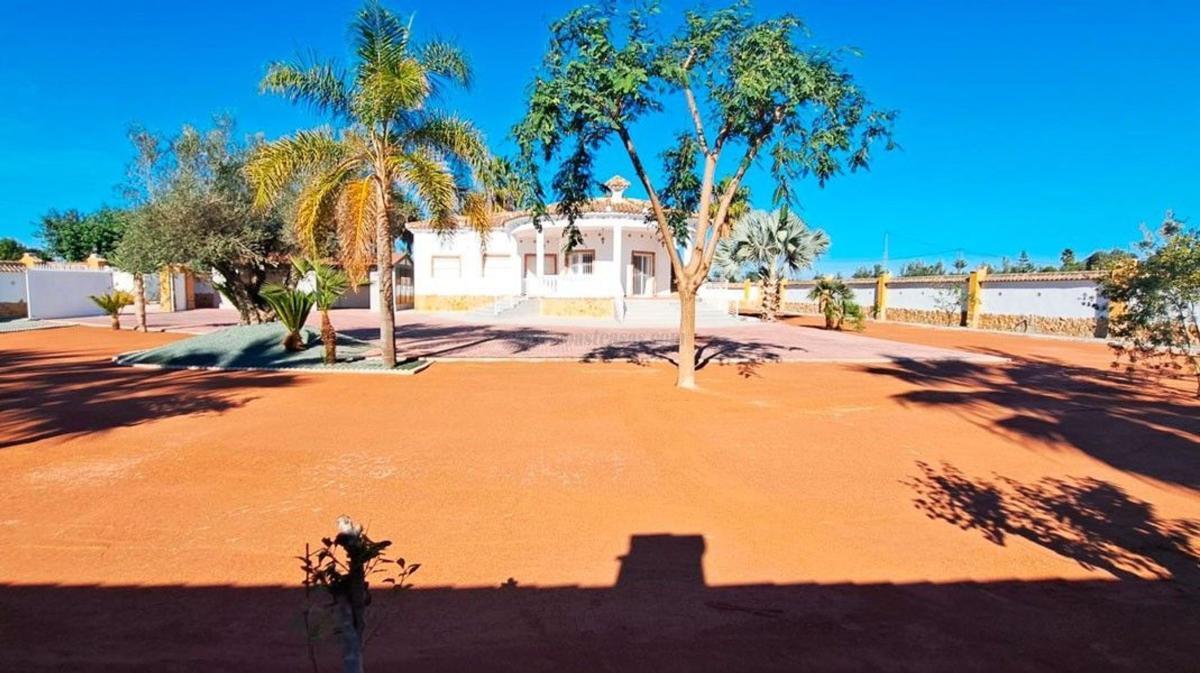 Venta de villa en Catral
