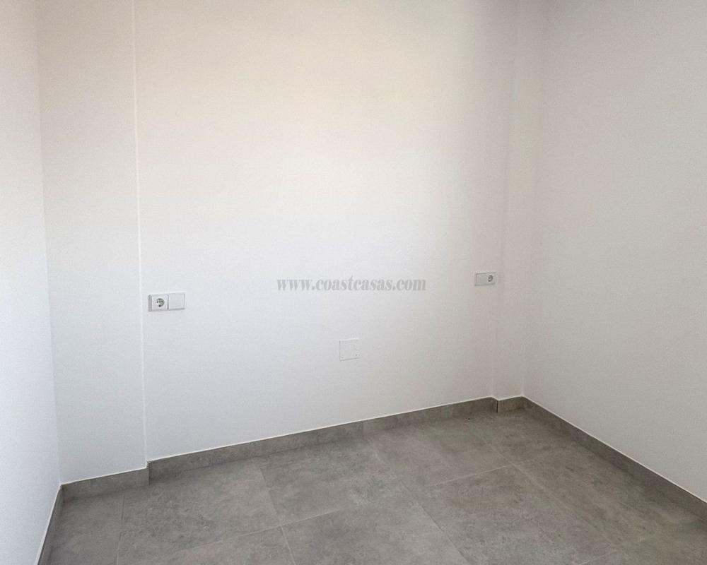 Venta de villa en Cox