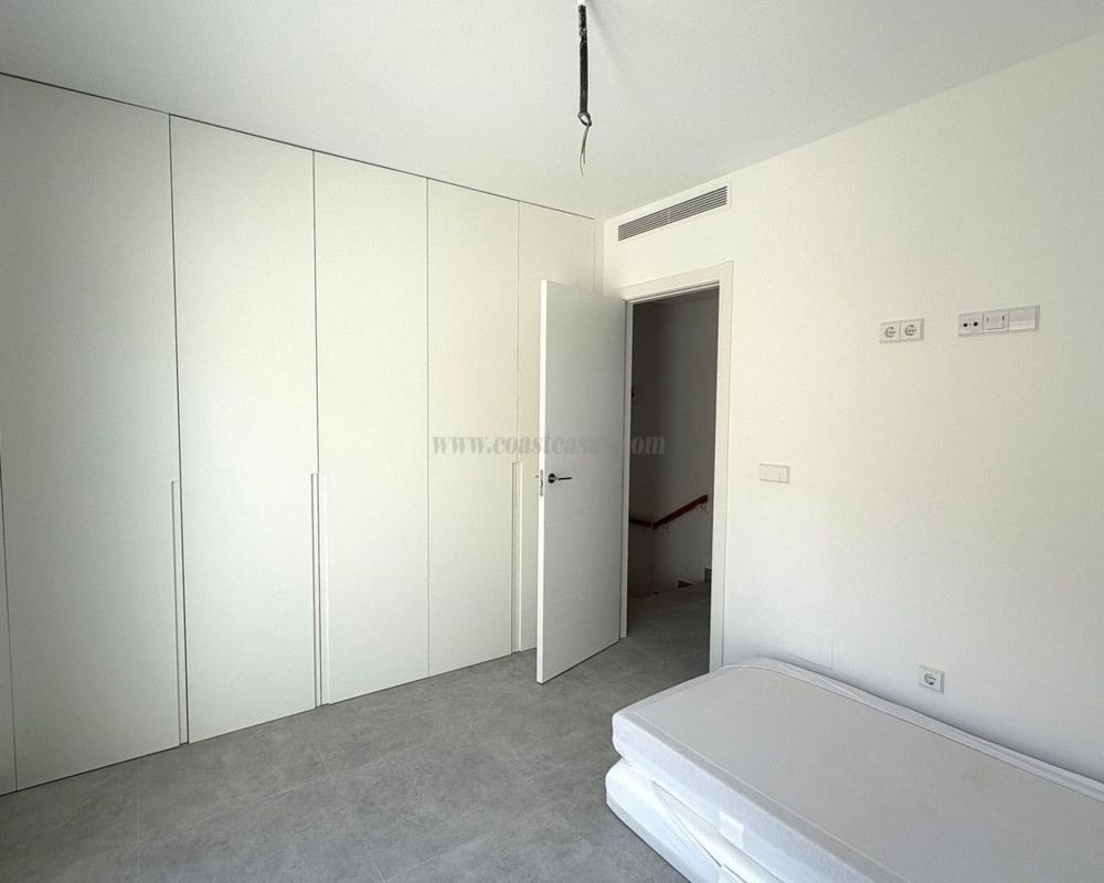 Venta de villa en Cox