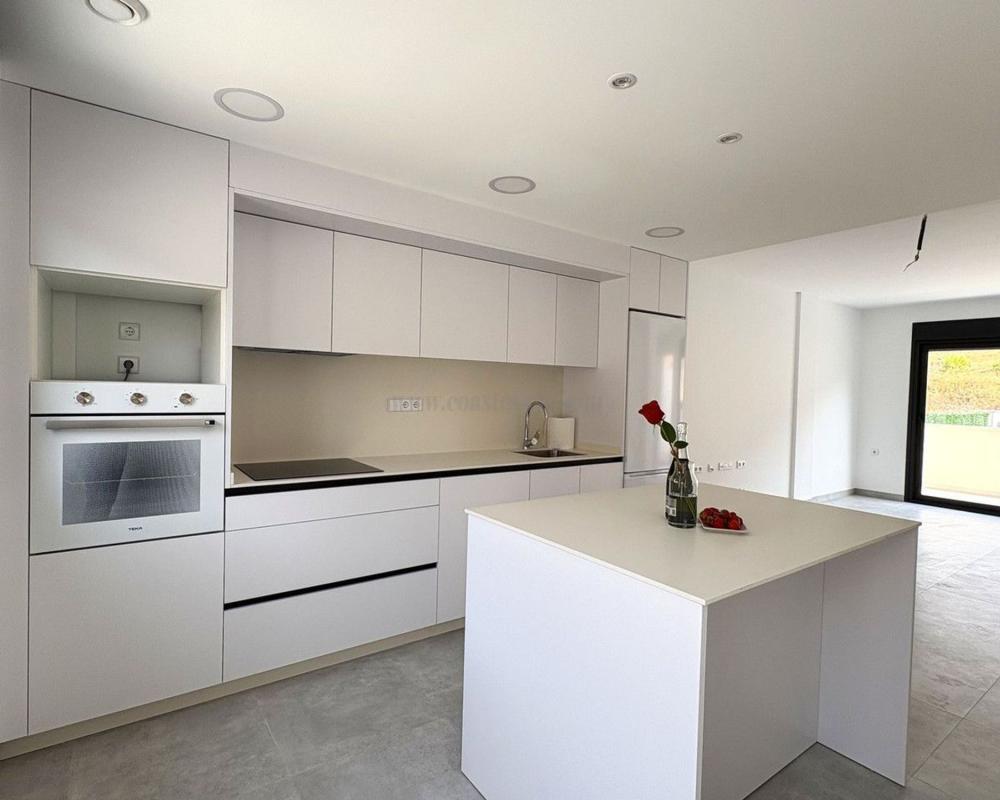 Venta de villa en Cox