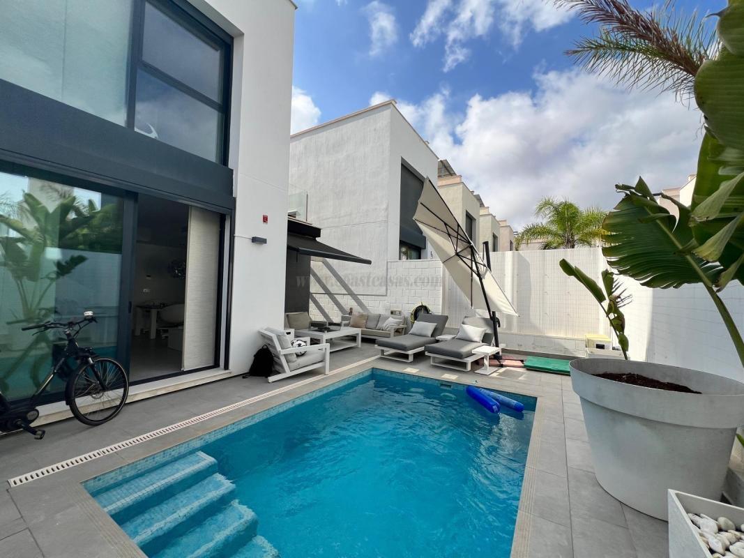 Venta de villa en Orihuela