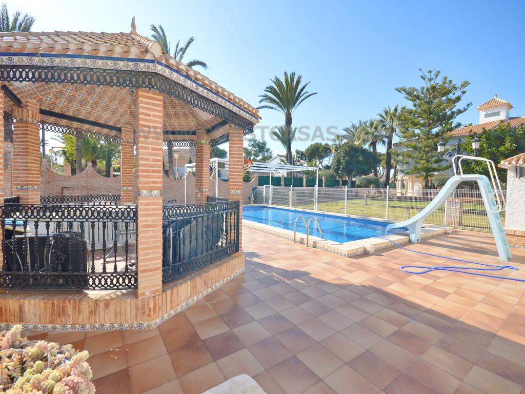Zu verkaufen von villa in
 Orihuela Costa
