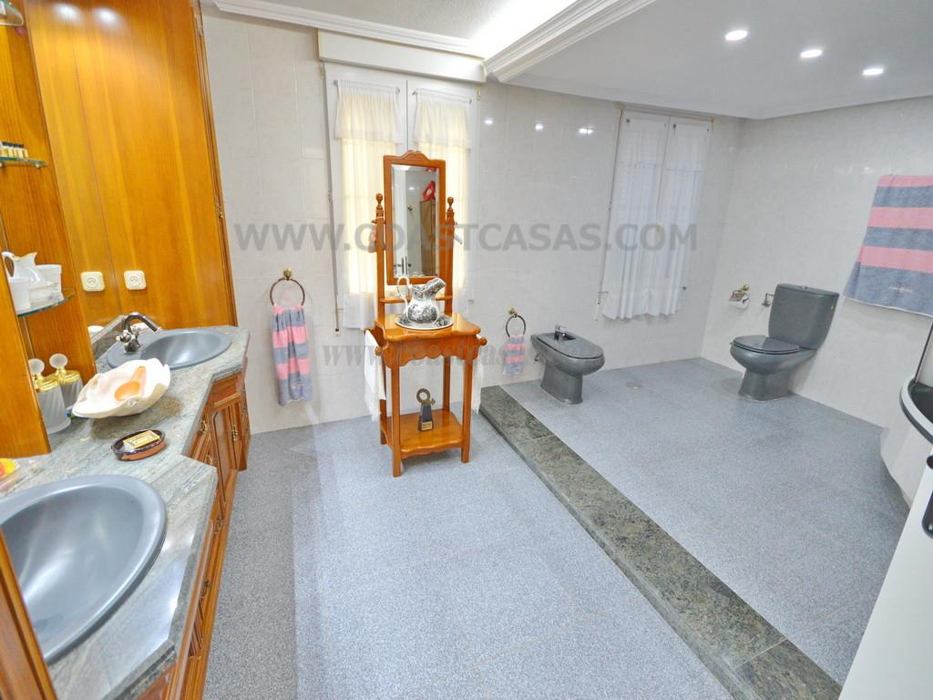 Zu verkaufen von villa in
 Orihuela Costa