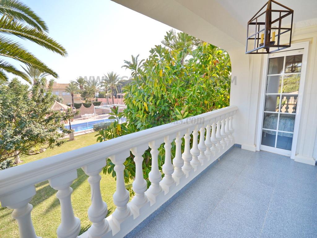 Zu verkaufen von villa in
 Orihuela Costa