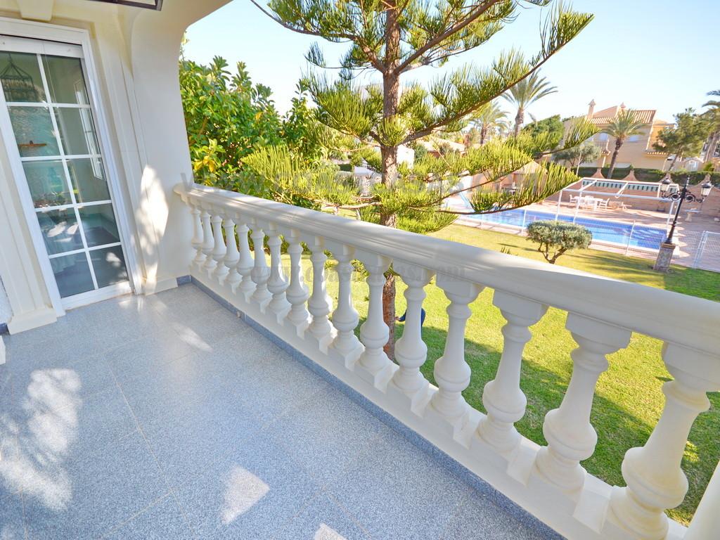 Zu verkaufen von villa in
 Orihuela Costa