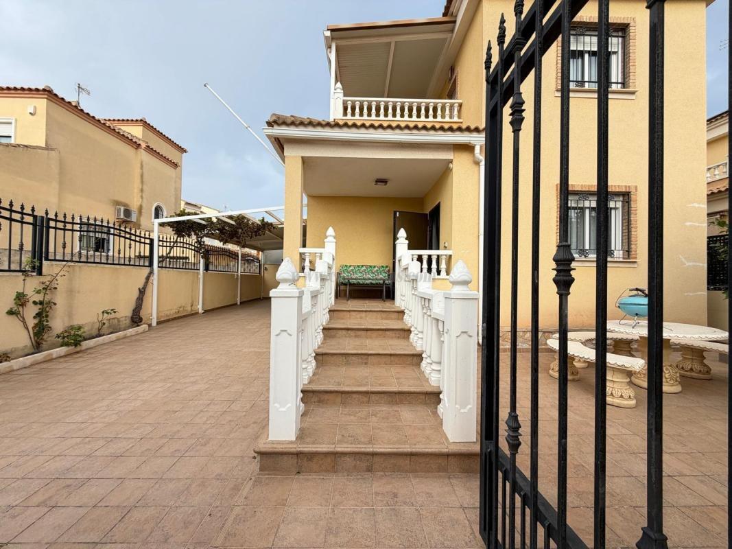 Venta de villa en Orihuela