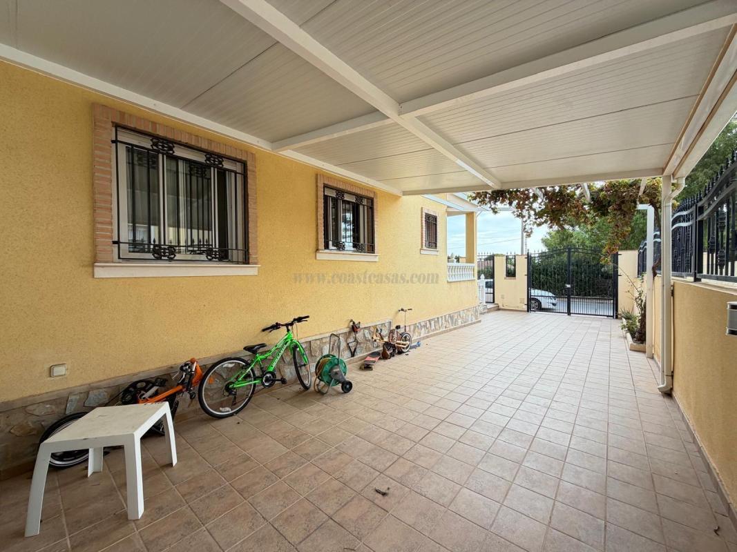 Venta de villa en Orihuela