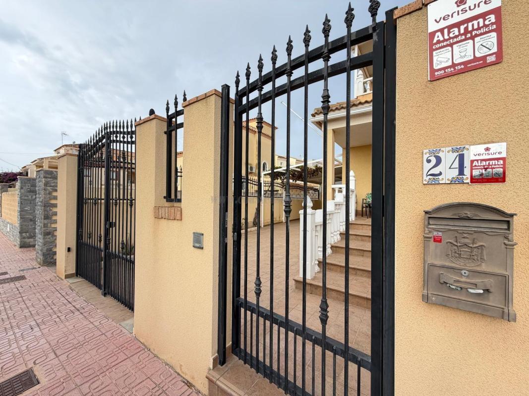 Venta de villa en Orihuela