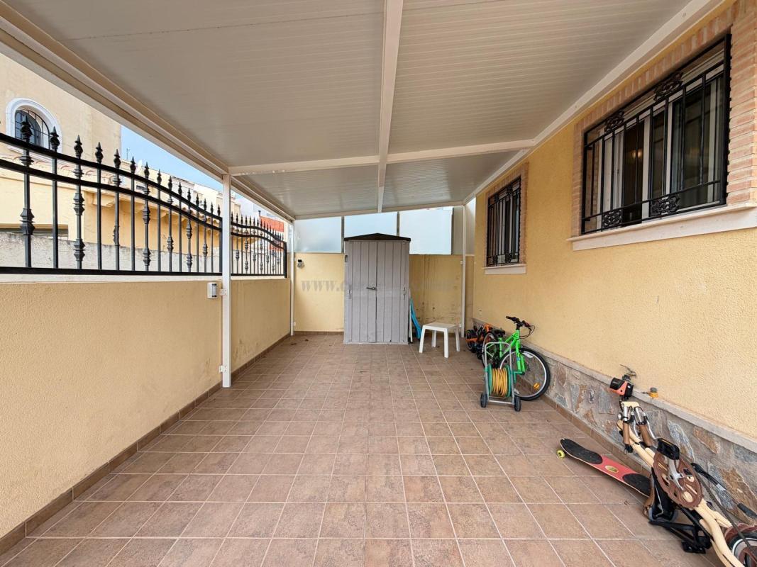 Venta de villa en Orihuela