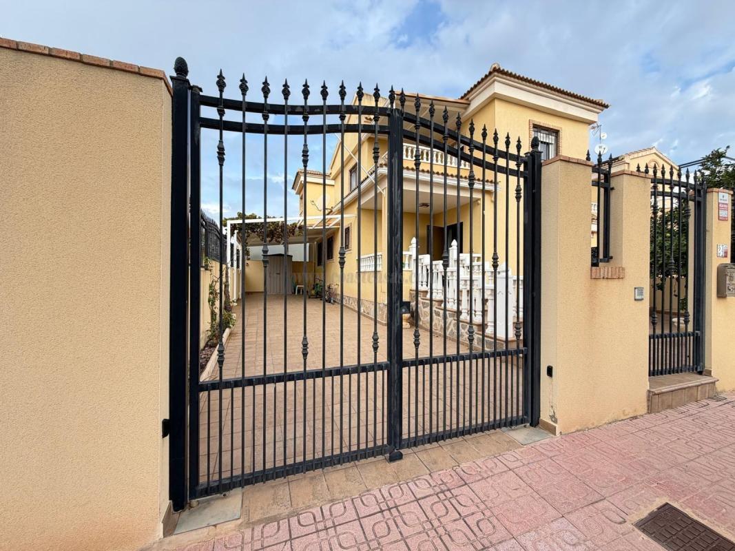 Venta de villa en Orihuela