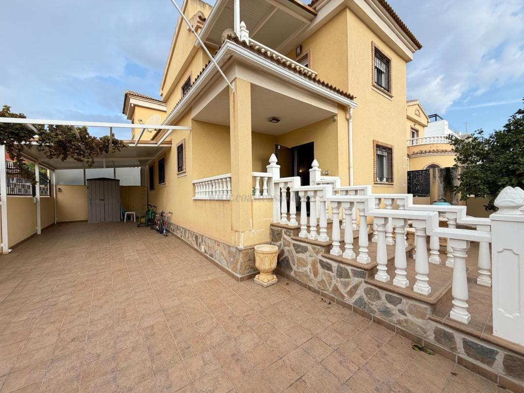 Venta de villa en Orihuela