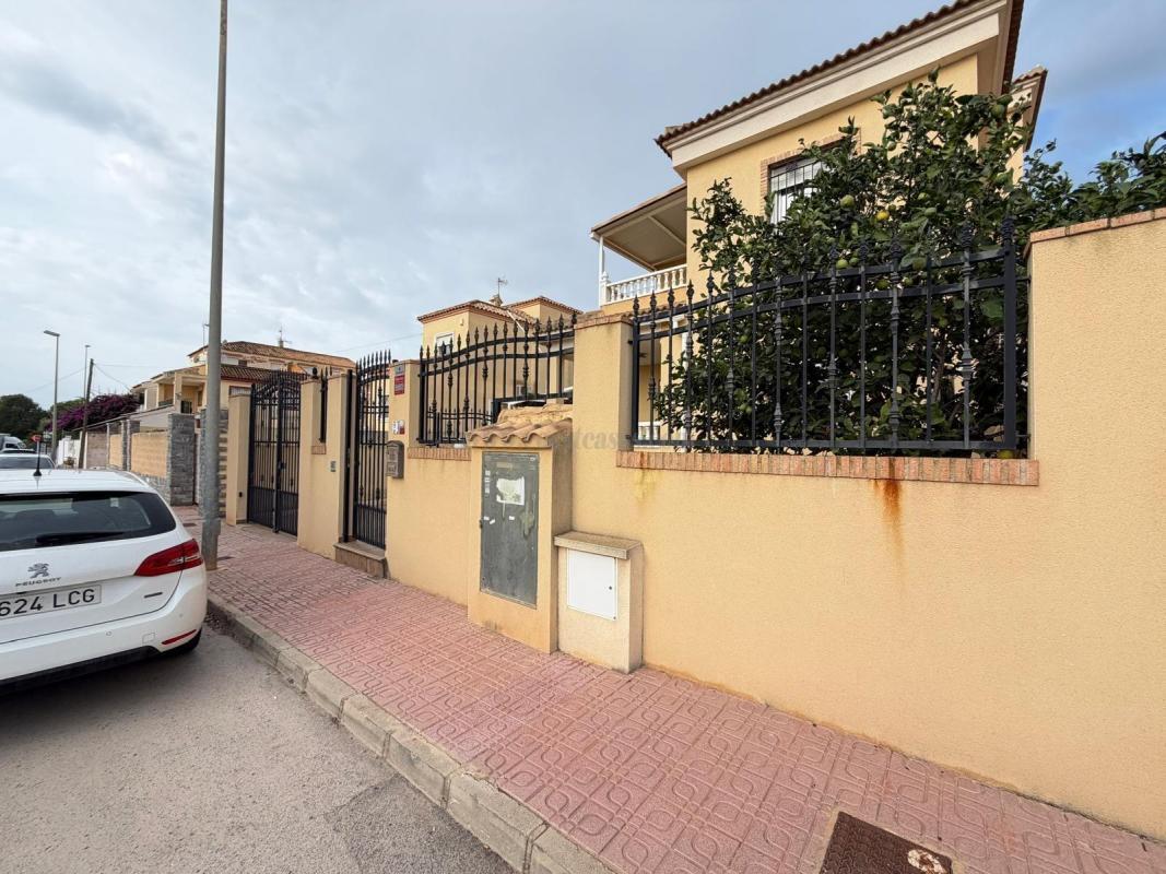 Venta de villa en Orihuela