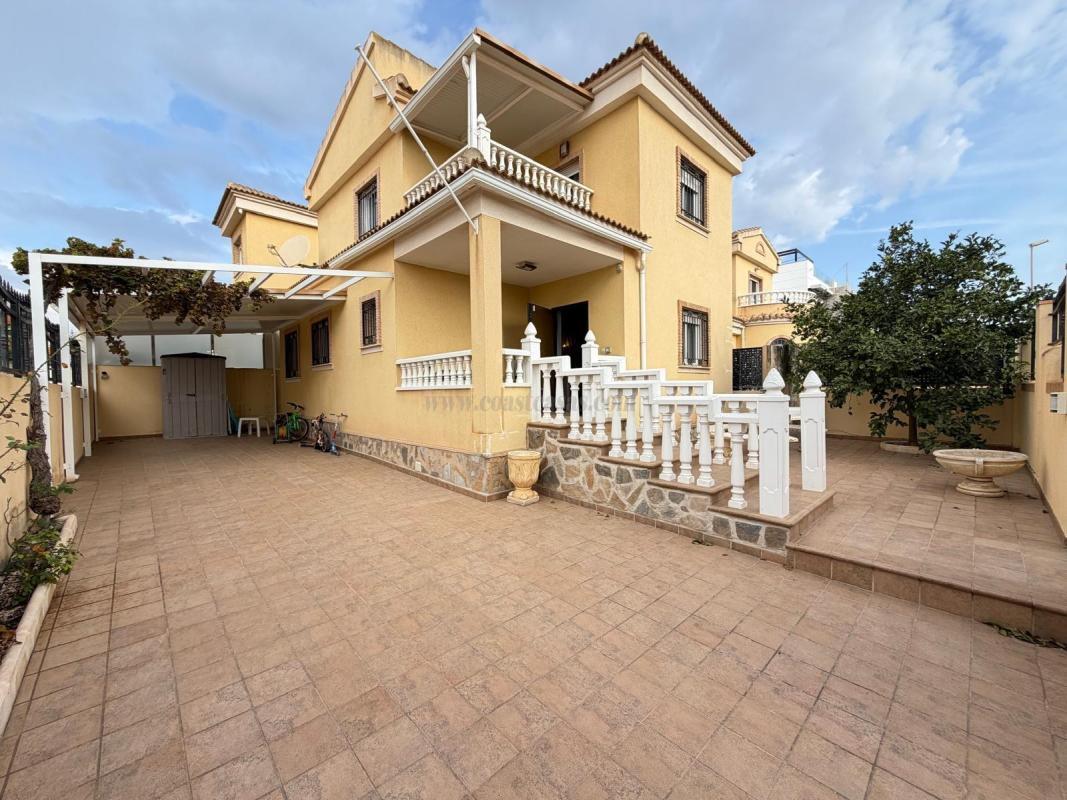 Venta de villa en Orihuela