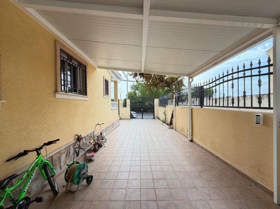 Venta de villa en Orihuela