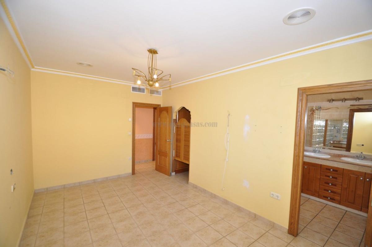 Venta de casas en Algueña