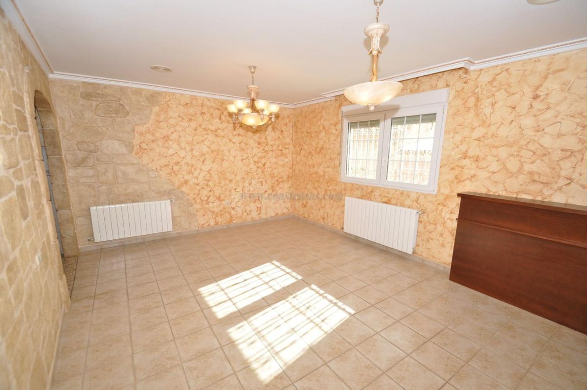 Venta de casas en Algueña