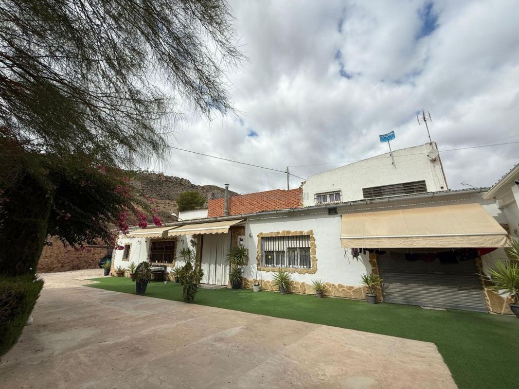 Venta de villa en Petrer
