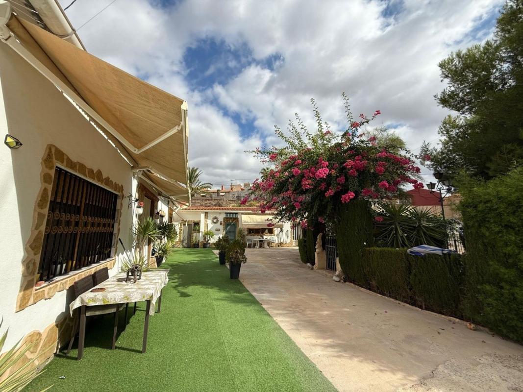 Venta de villa en Petrer