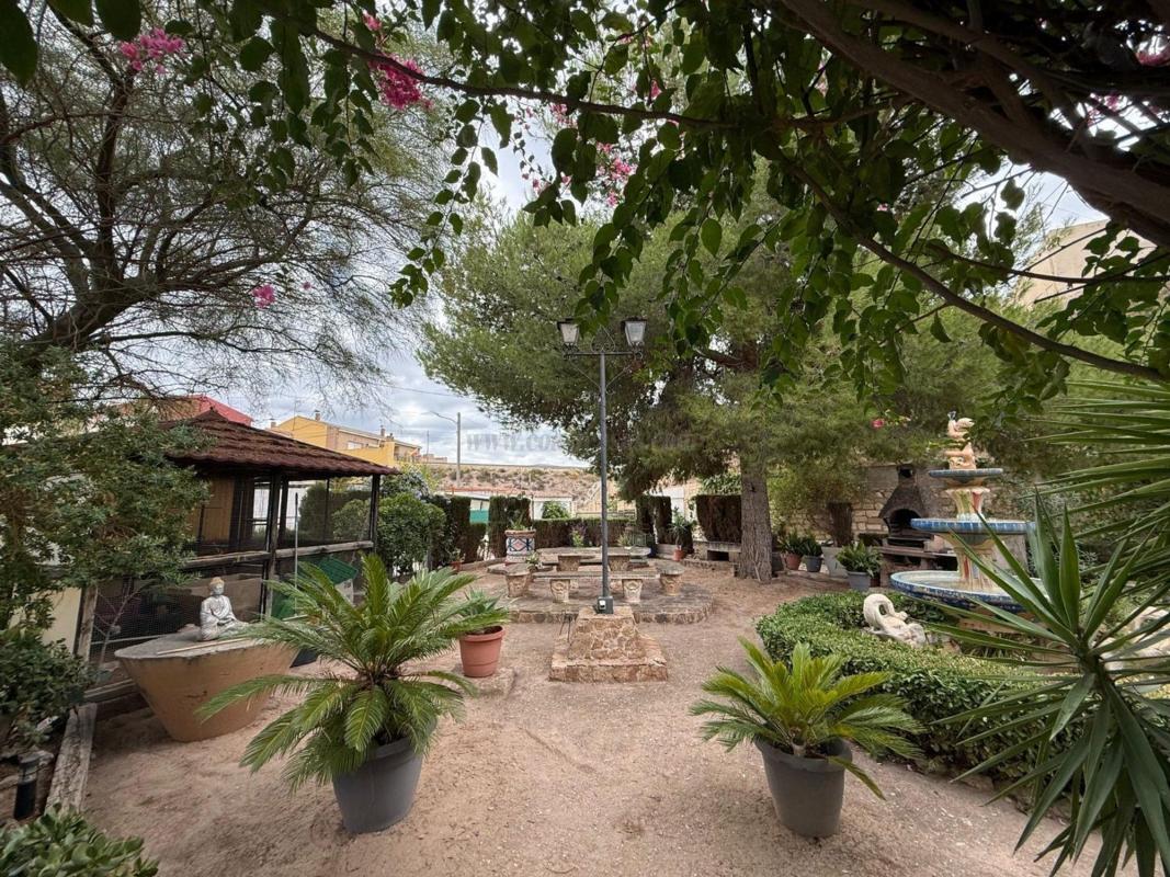 Venta de villa en Petrer