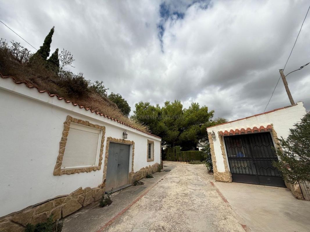 Venta de villa en Petrer
