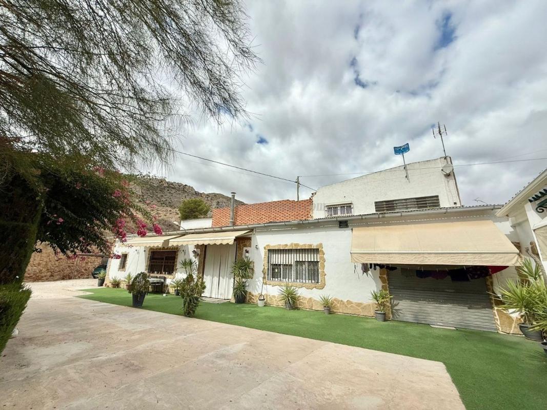 Venta de villa en Petrer
