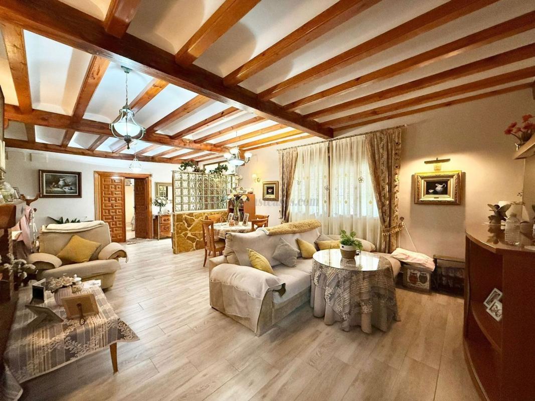 Venta de villa en Petrer