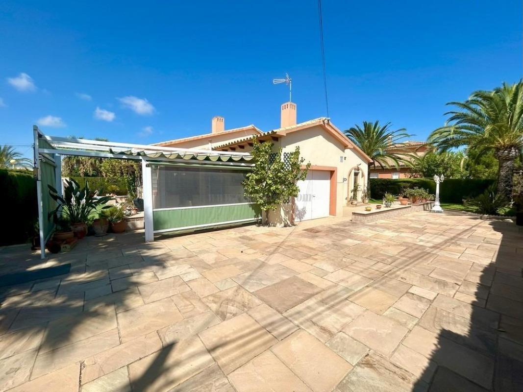 Venta de villa en Orihuela