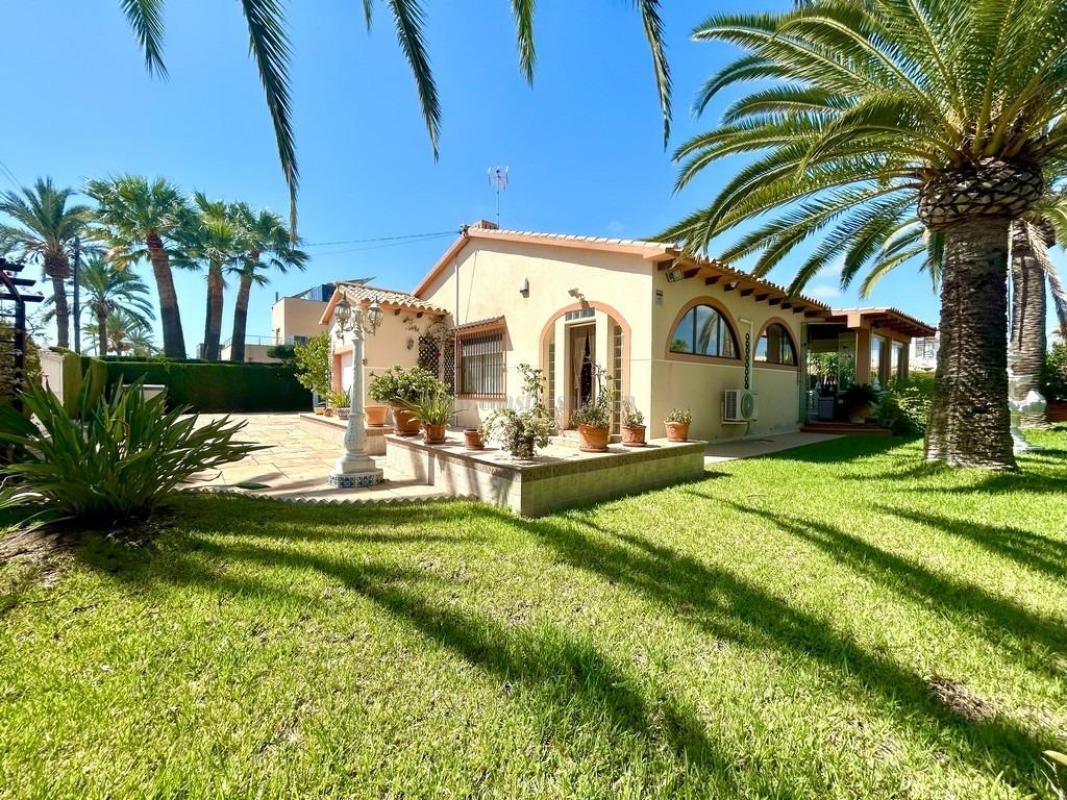 Venta de villa en Orihuela
