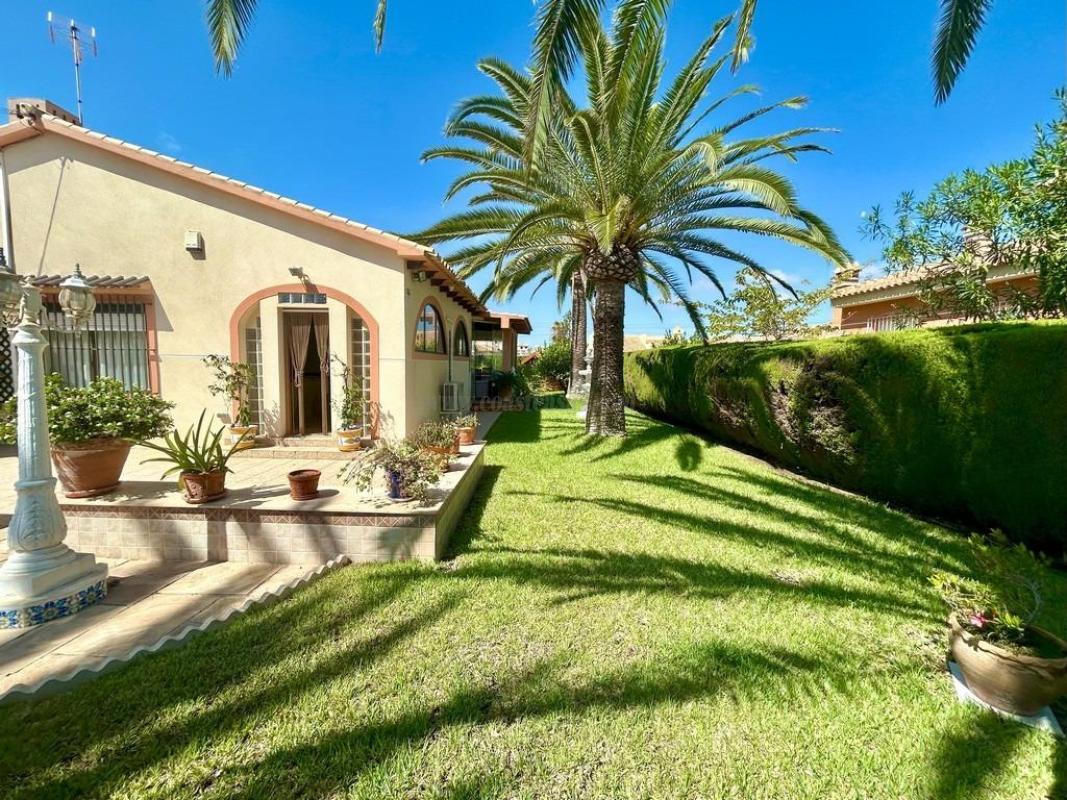 Venta de villa en Orihuela