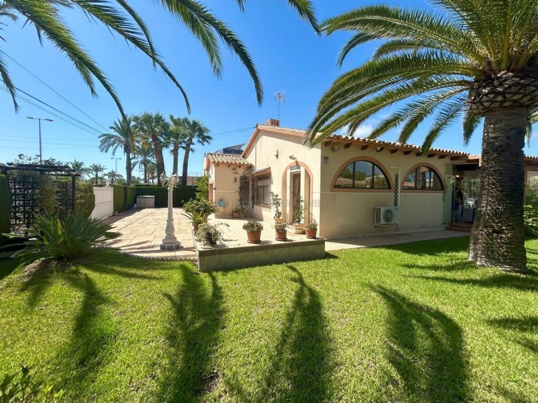 Venta de villa en Orihuela