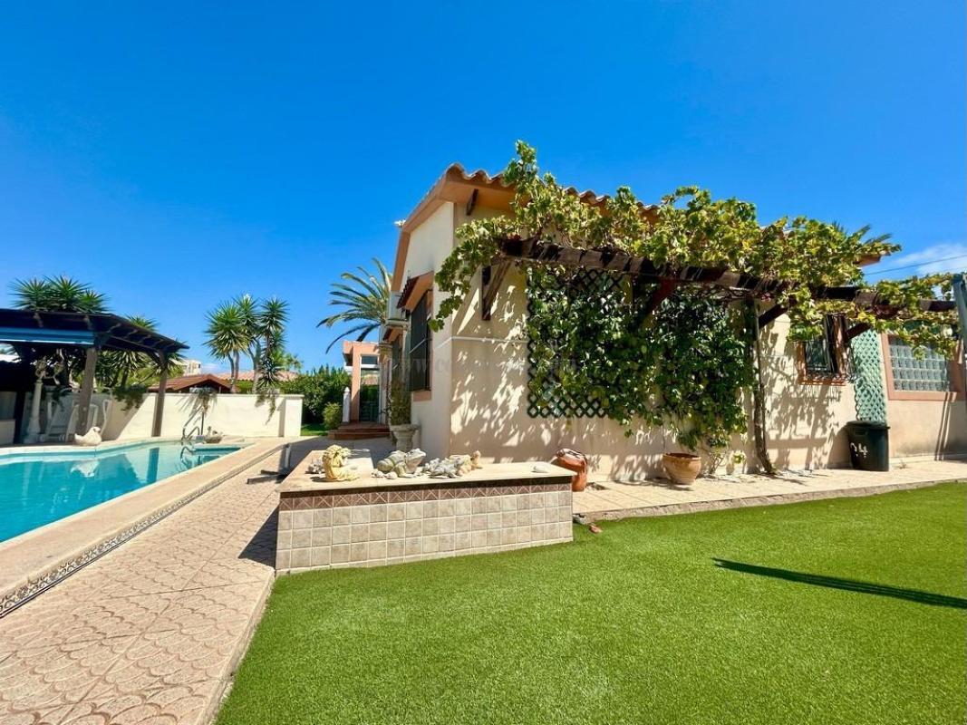 Venta de villa en Orihuela