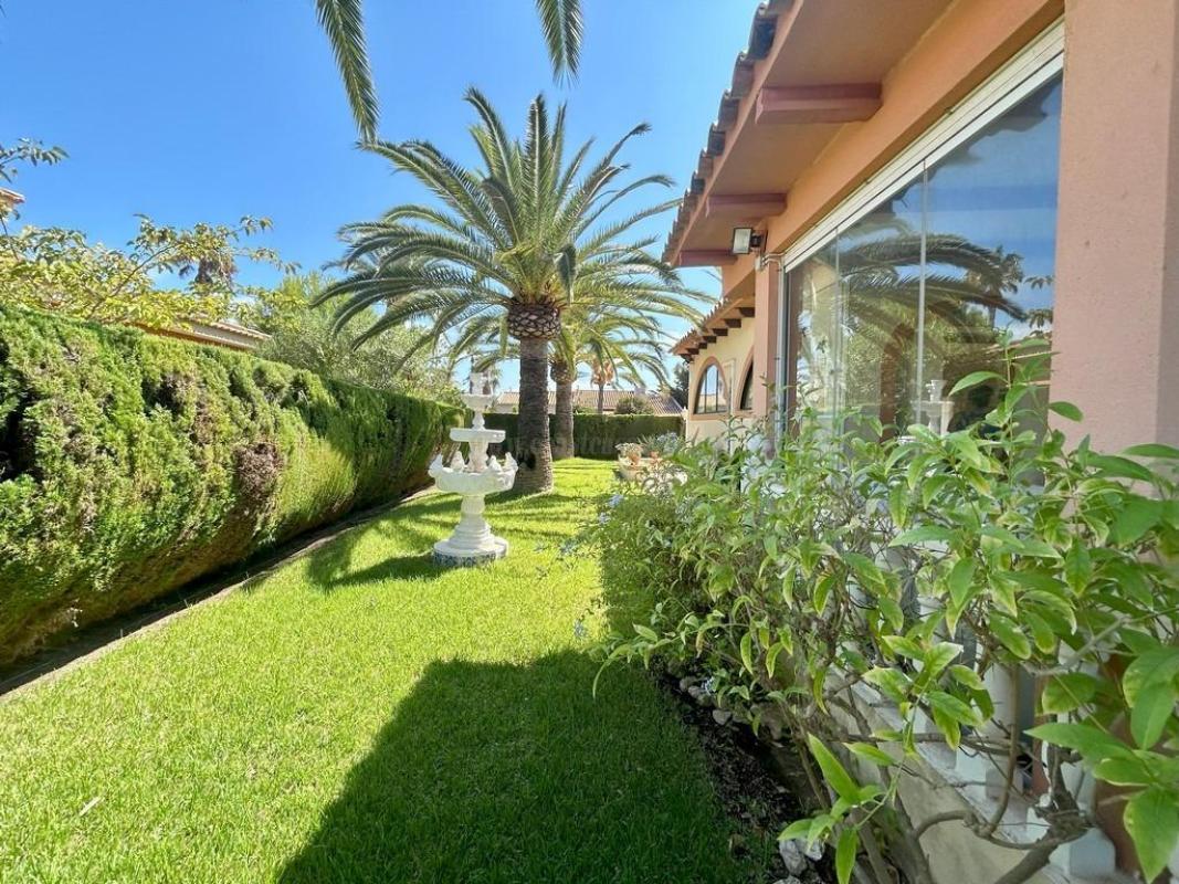 Venta de villa en Orihuela