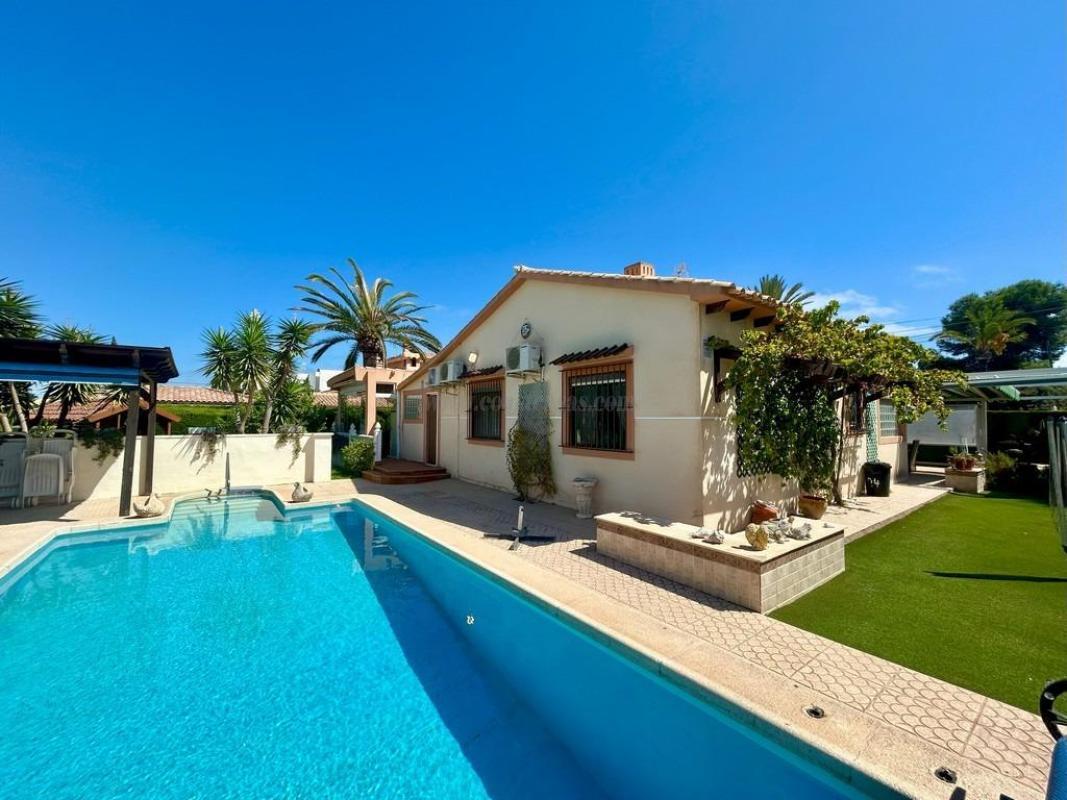Venta de villa en Orihuela