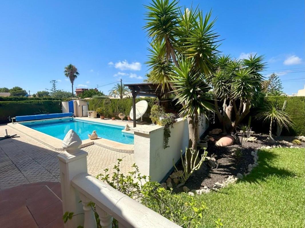 Venta de villa en Orihuela
