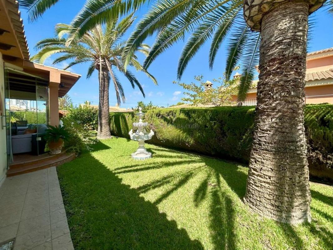 Venta de villa en Orihuela