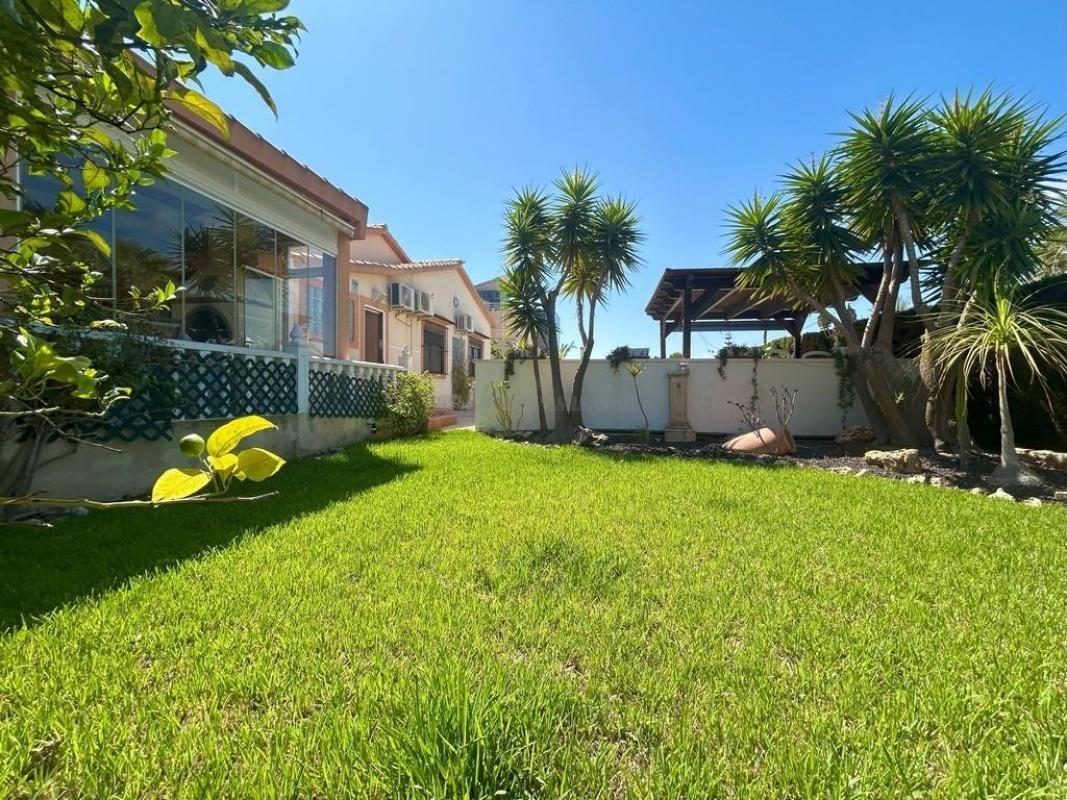 Venta de villa en Orihuela