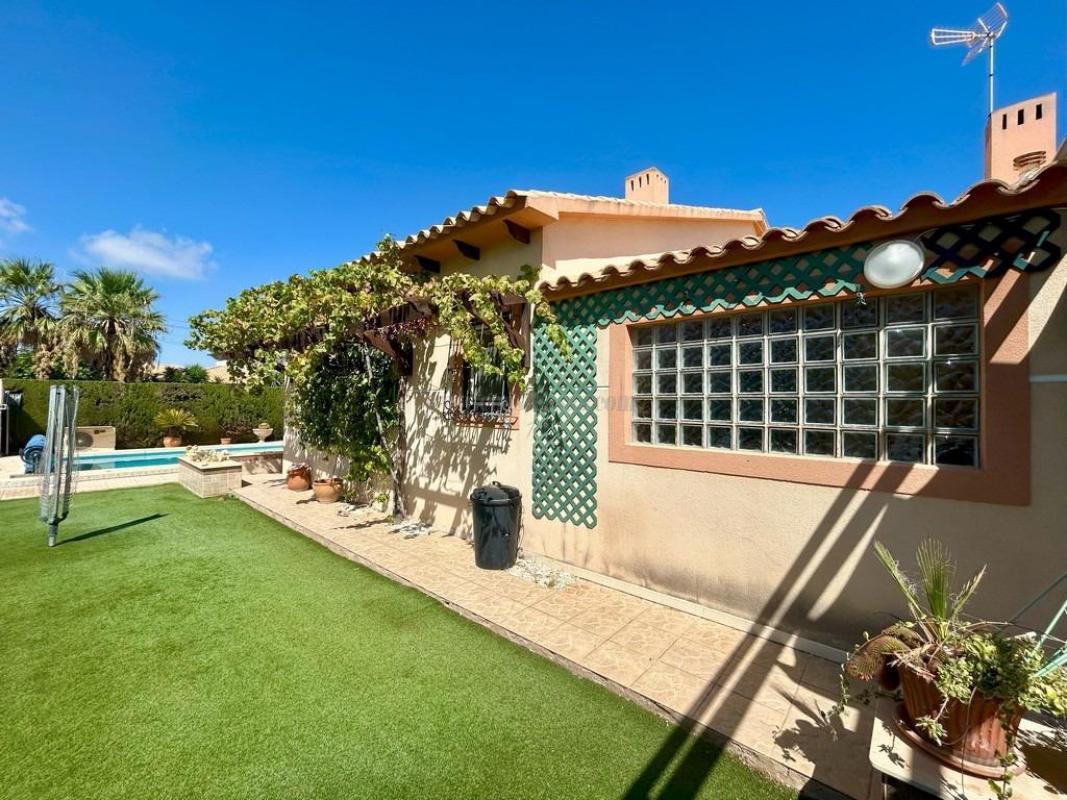 Venta de villa en Orihuela