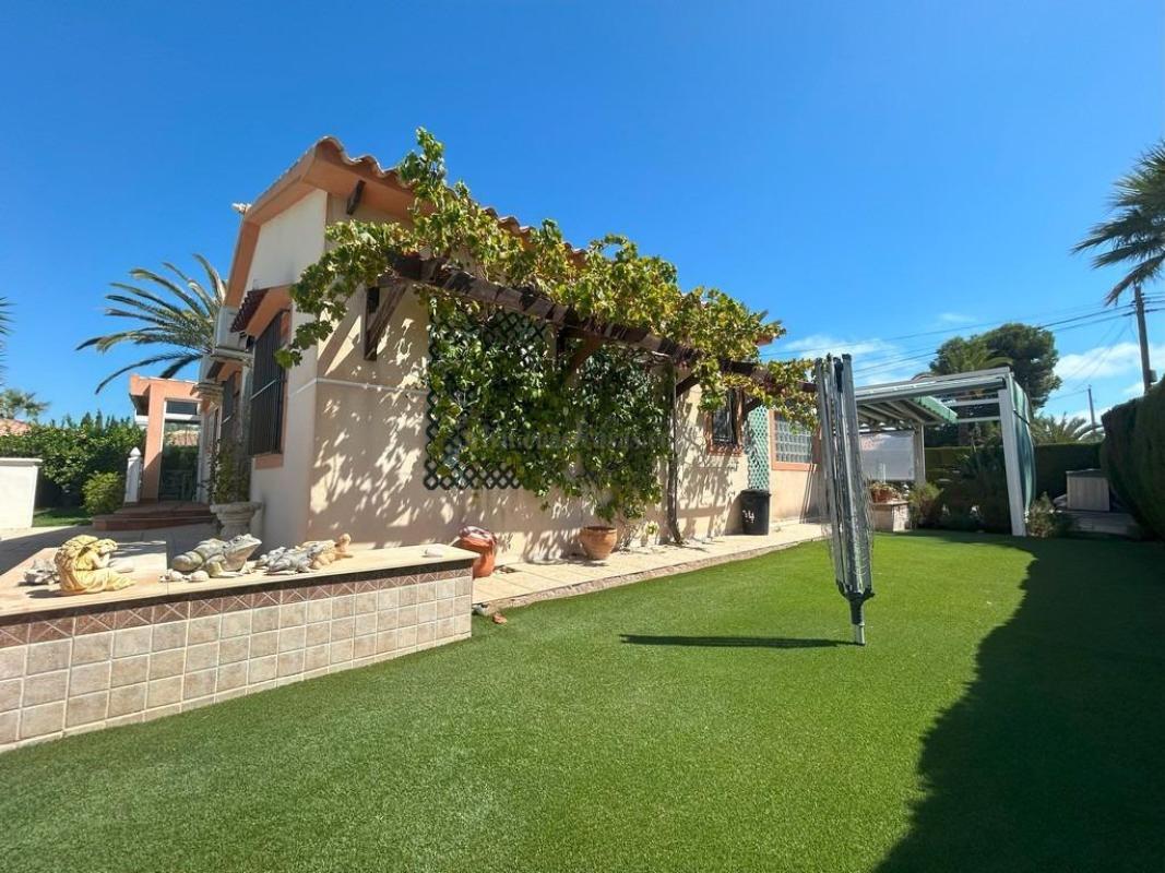 Venta de villa en Orihuela