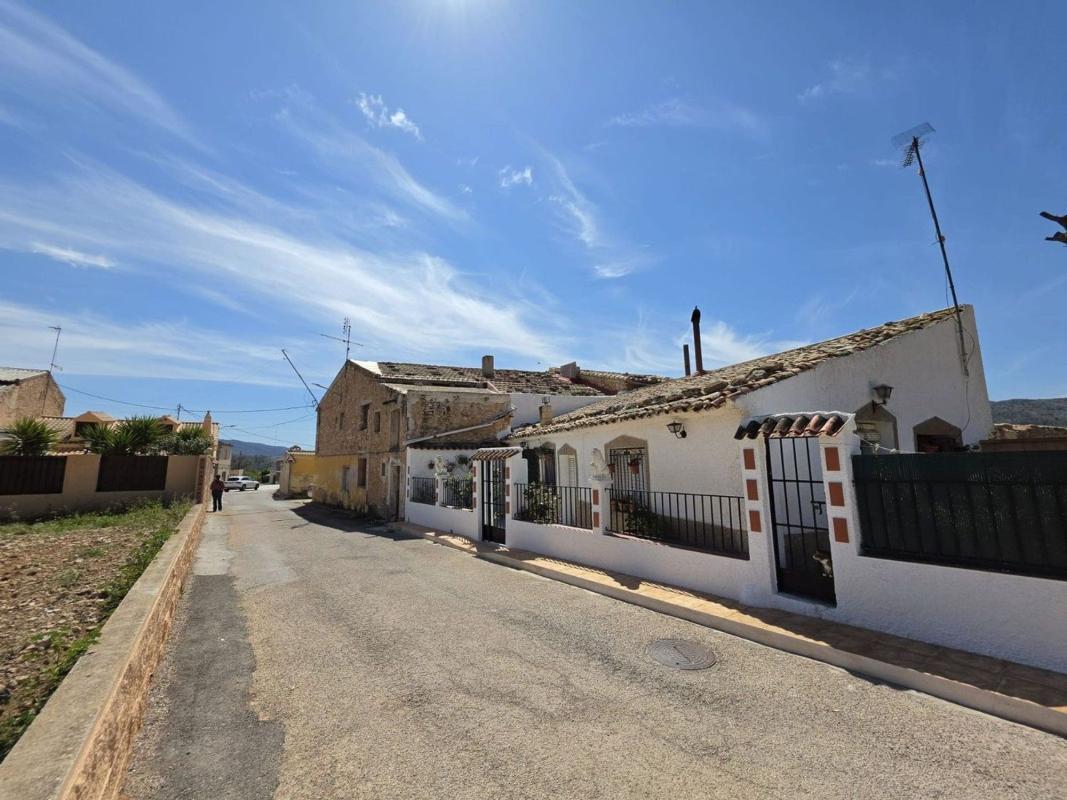 Venta de villa en Hondón de las Nieves