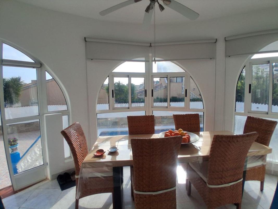 Venta de villa en Rojales