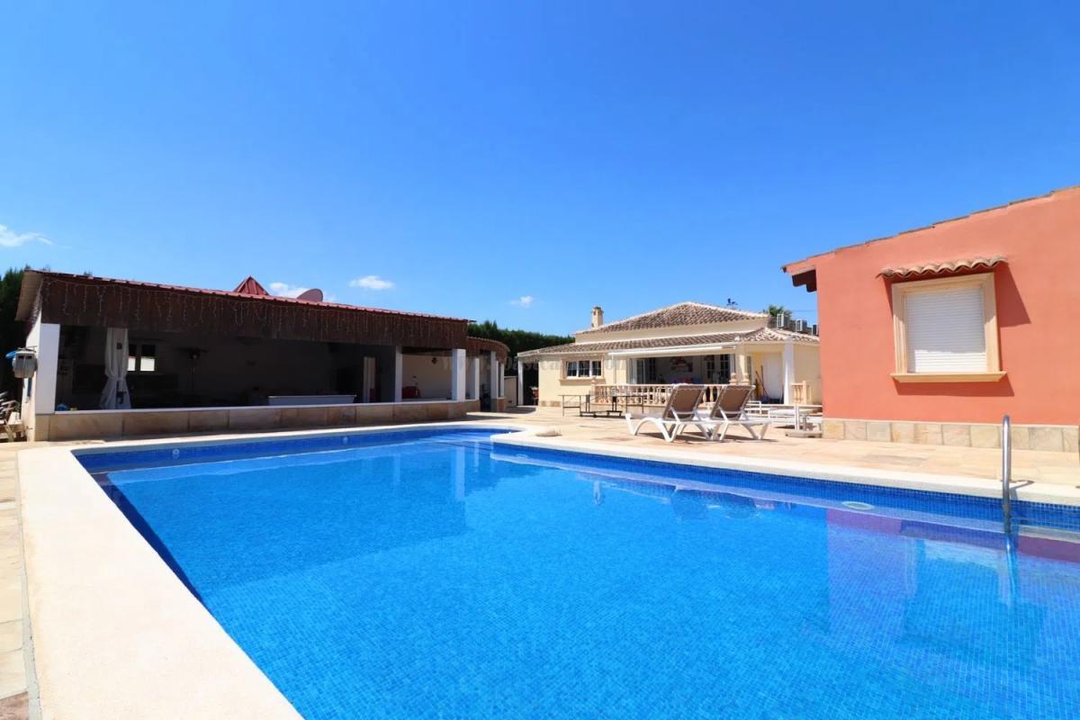 Venta de villa en Almoradí