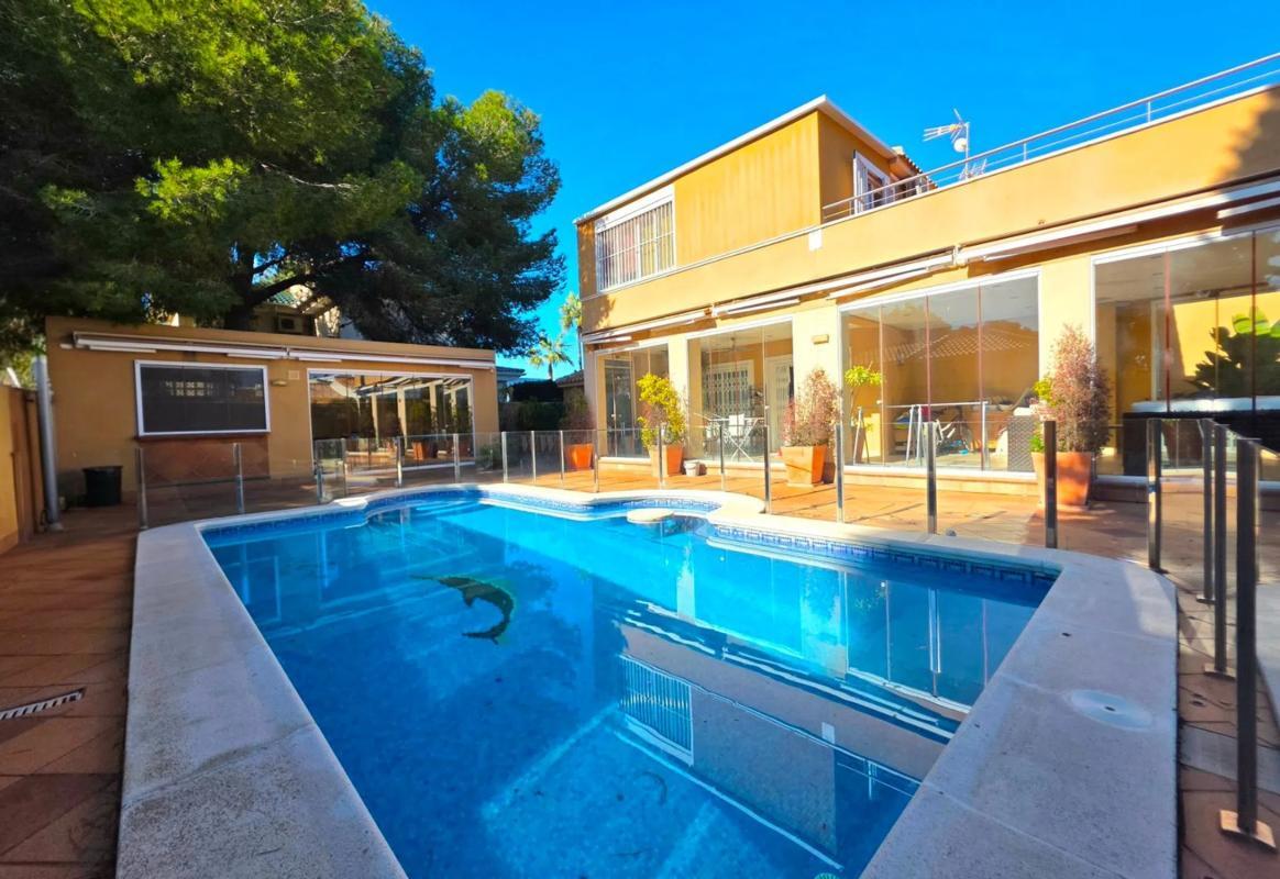 Venta de villa en Orihuela