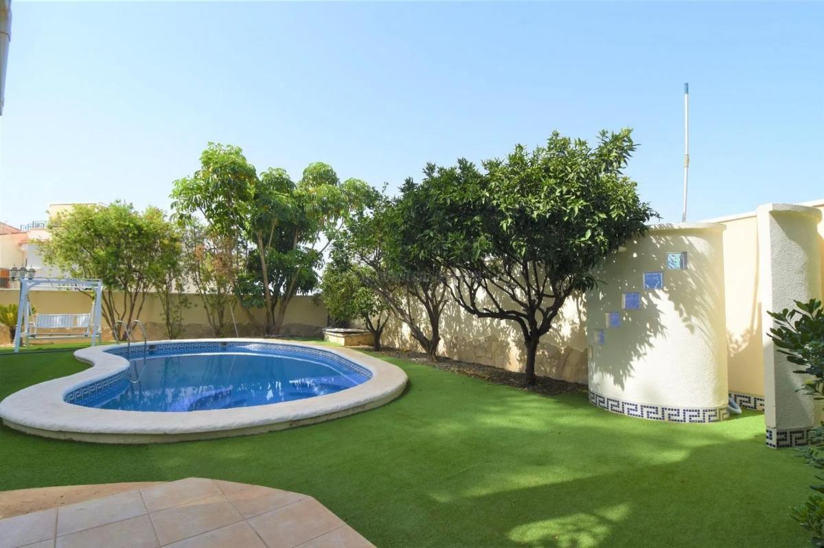 Venta de villa en Rojales