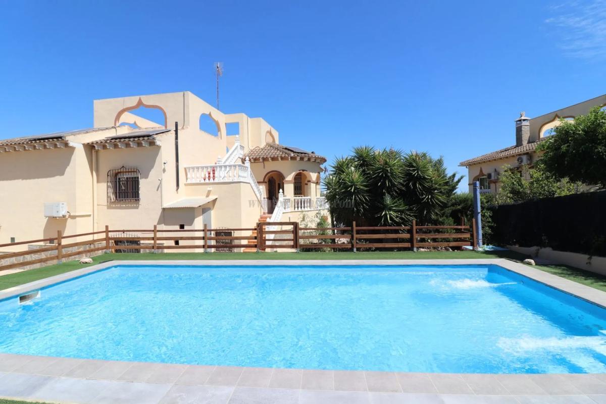 Venta de villa en Algorfa