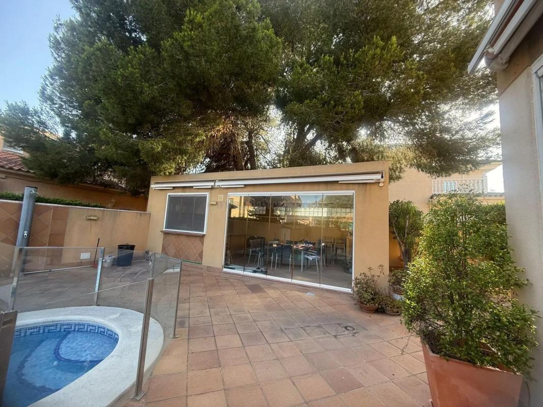 Venta de villa en Orihuela