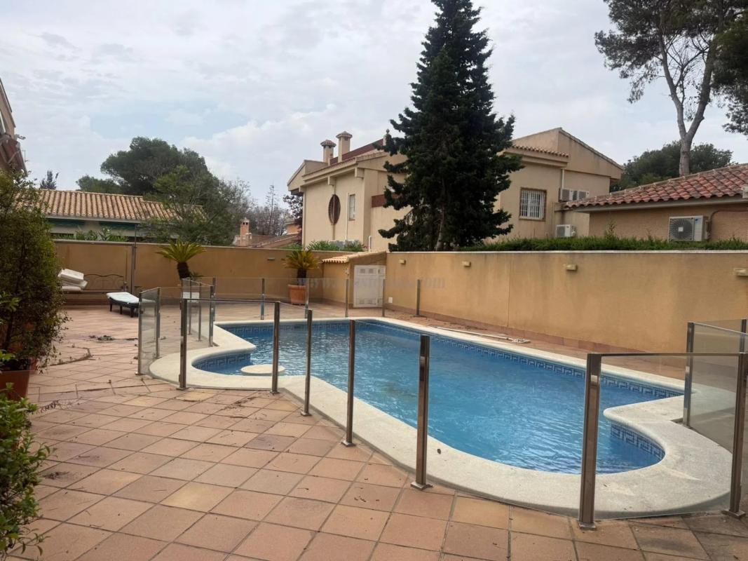 Venta de villa en Orihuela