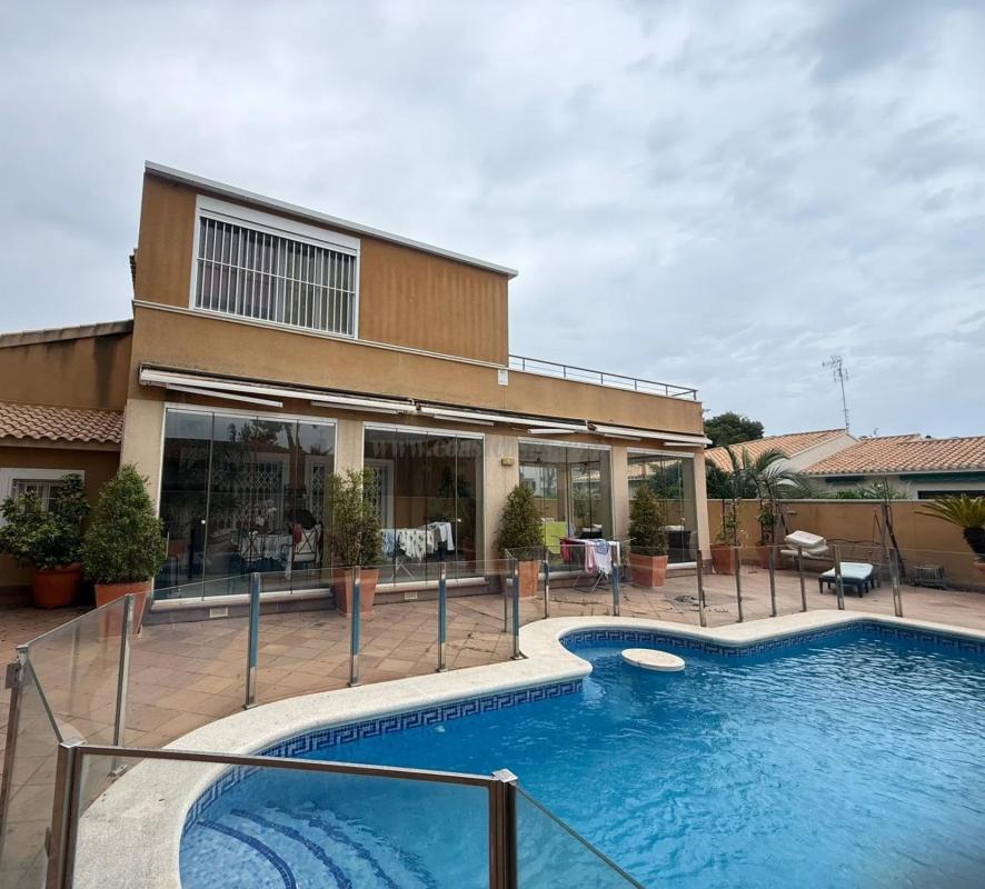 Venta de villa en Orihuela