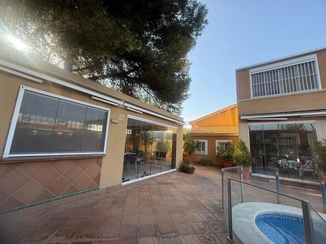 Venta de villa en Orihuela
