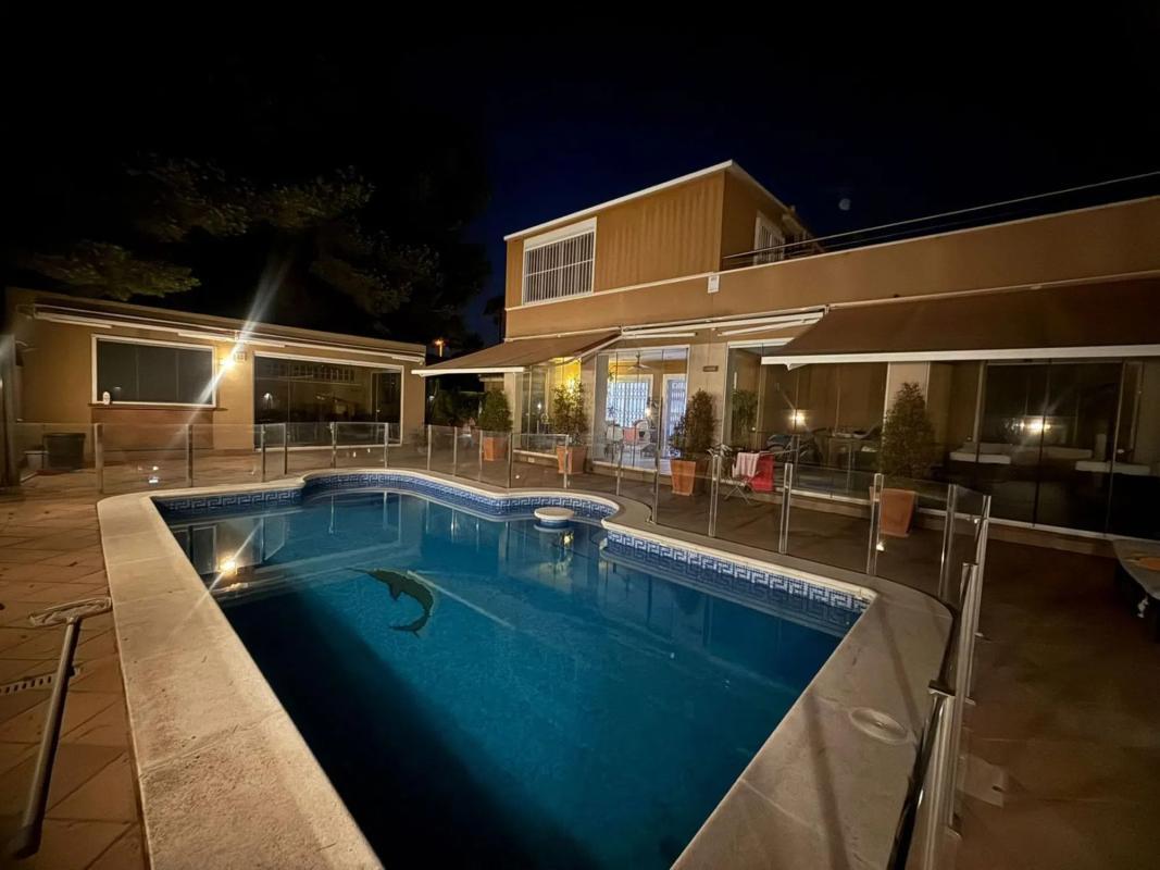 Venta de villa en Orihuela