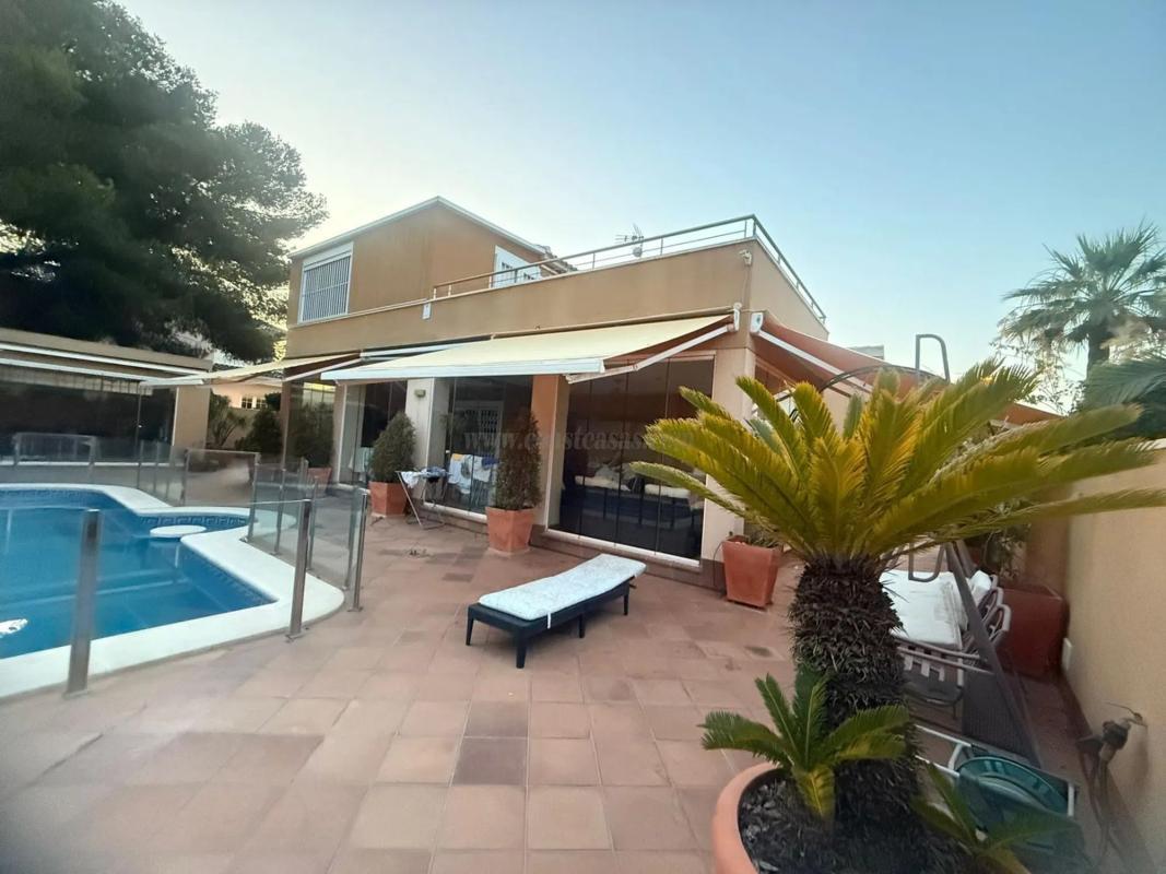 Venta de villa en Orihuela